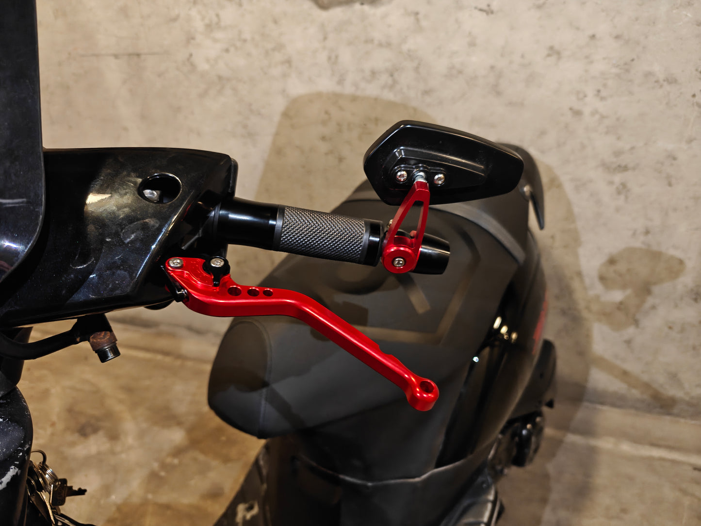 Upgrade je Piaggio Zip met de J-Style Scooter rem hendels!